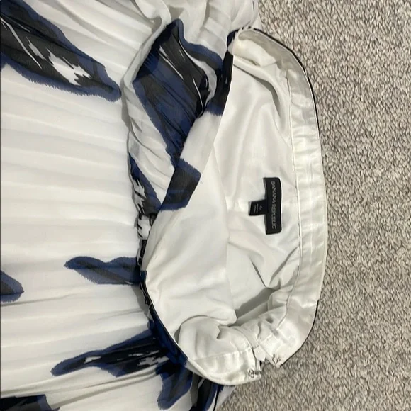 Banana Republic Elegant Floral Pleated Skirt - White and Blue - Picture 4 of 6